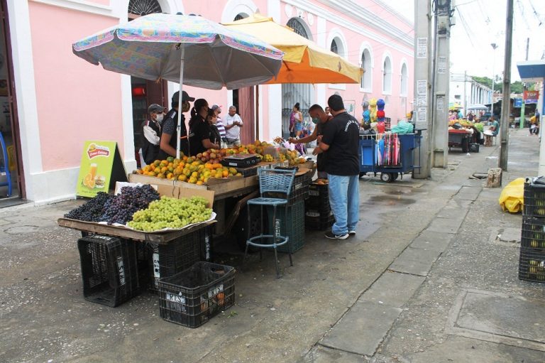 SEMADA Penedo atua na organização das feiras livres do município
