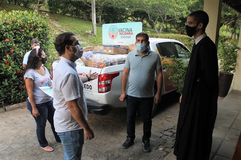 Campanha Vacina Solidária distribui uma tonelada de alimentos em Penedo