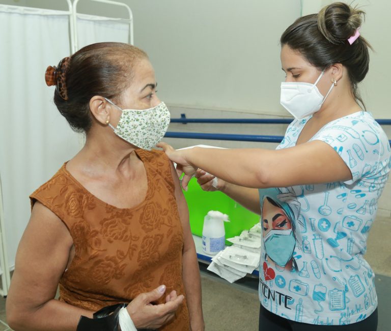 Vacinação contra Covid-19 é ampliada para pessoas a partir de 43 anos em Penedo