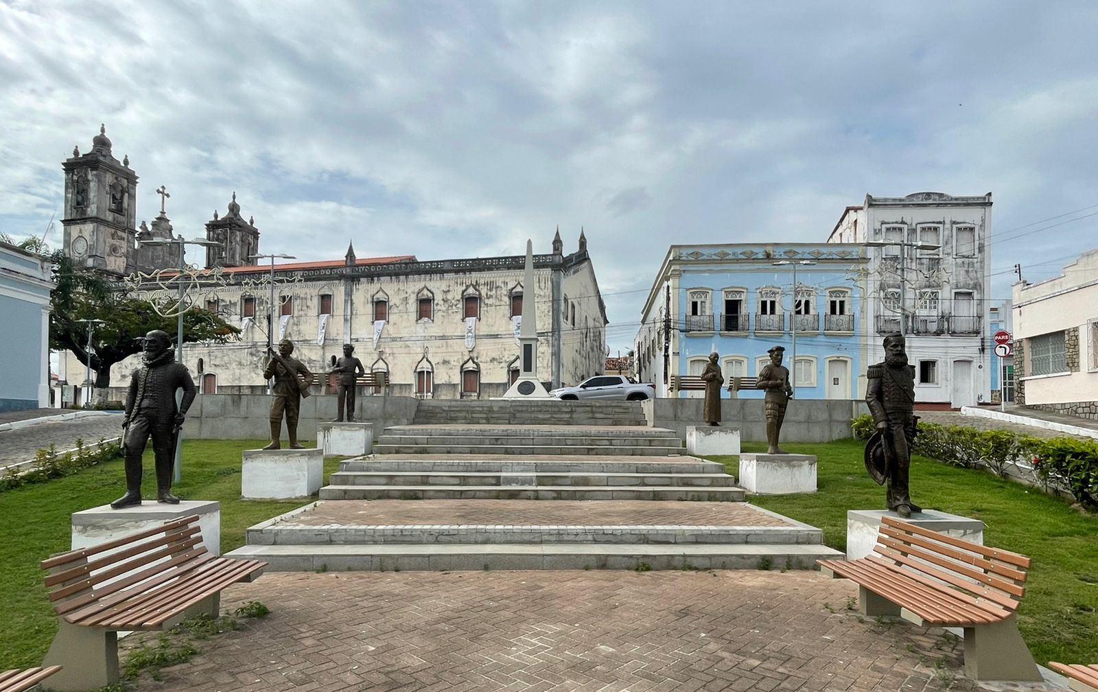 Personalidades históricas de Penedo ganham monumentos em praça pública -  Prefeitura de Penedo / AL