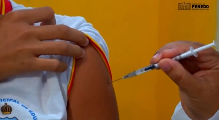 Prefeitura disponibiliza transporte para vacinar estudantes das escolas da SEMED Penedo