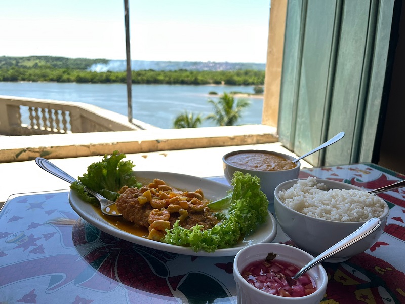 A comida na boca do povo